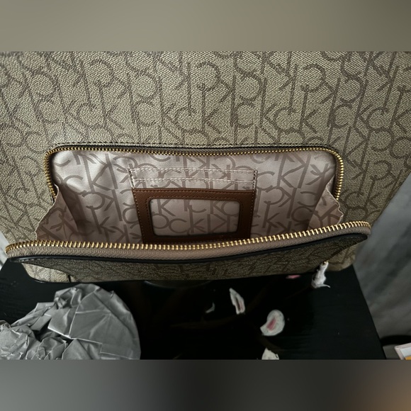 🏷️NWT Calvin Klein Louise monogram signature tote - Picture 3 of 10